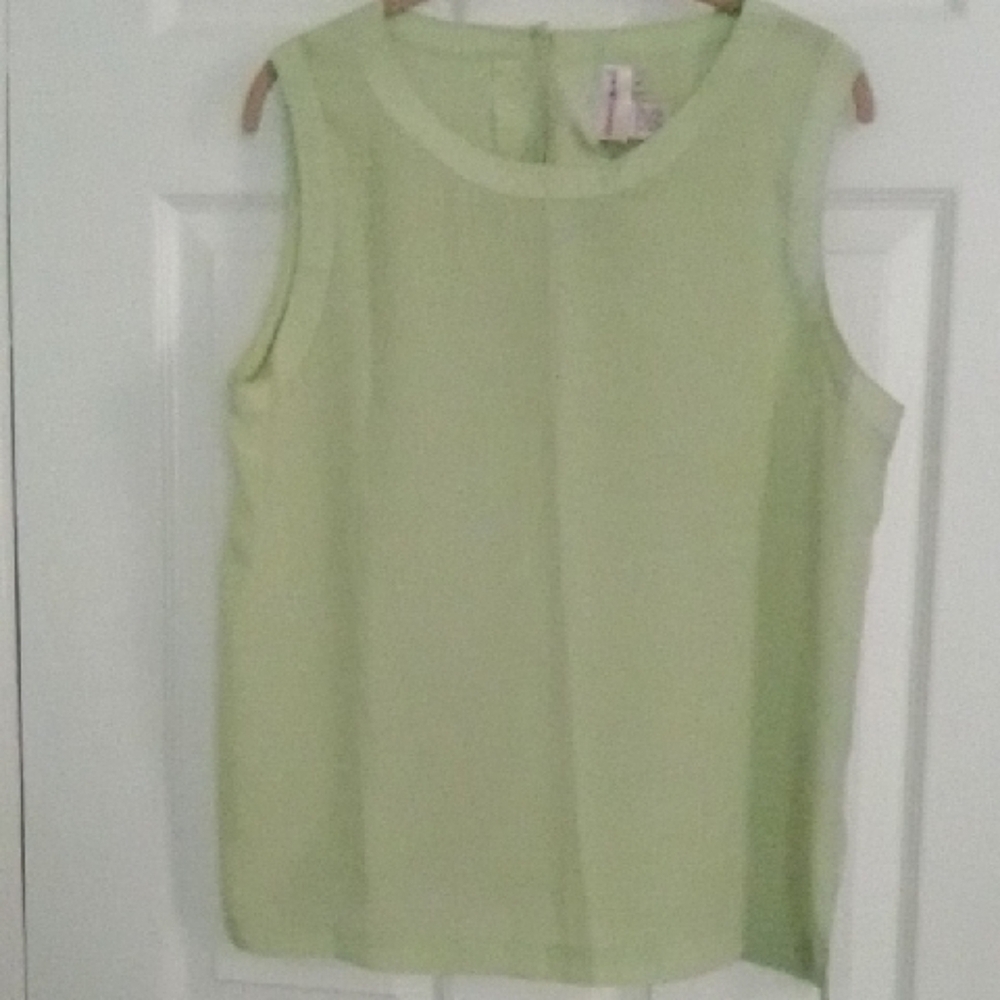 Boxy Green Tank Top with Round Neckline